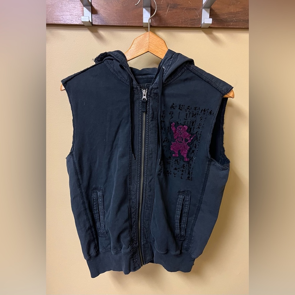 Triple Five Soul Women’s Black Sleeveless Hood Vest